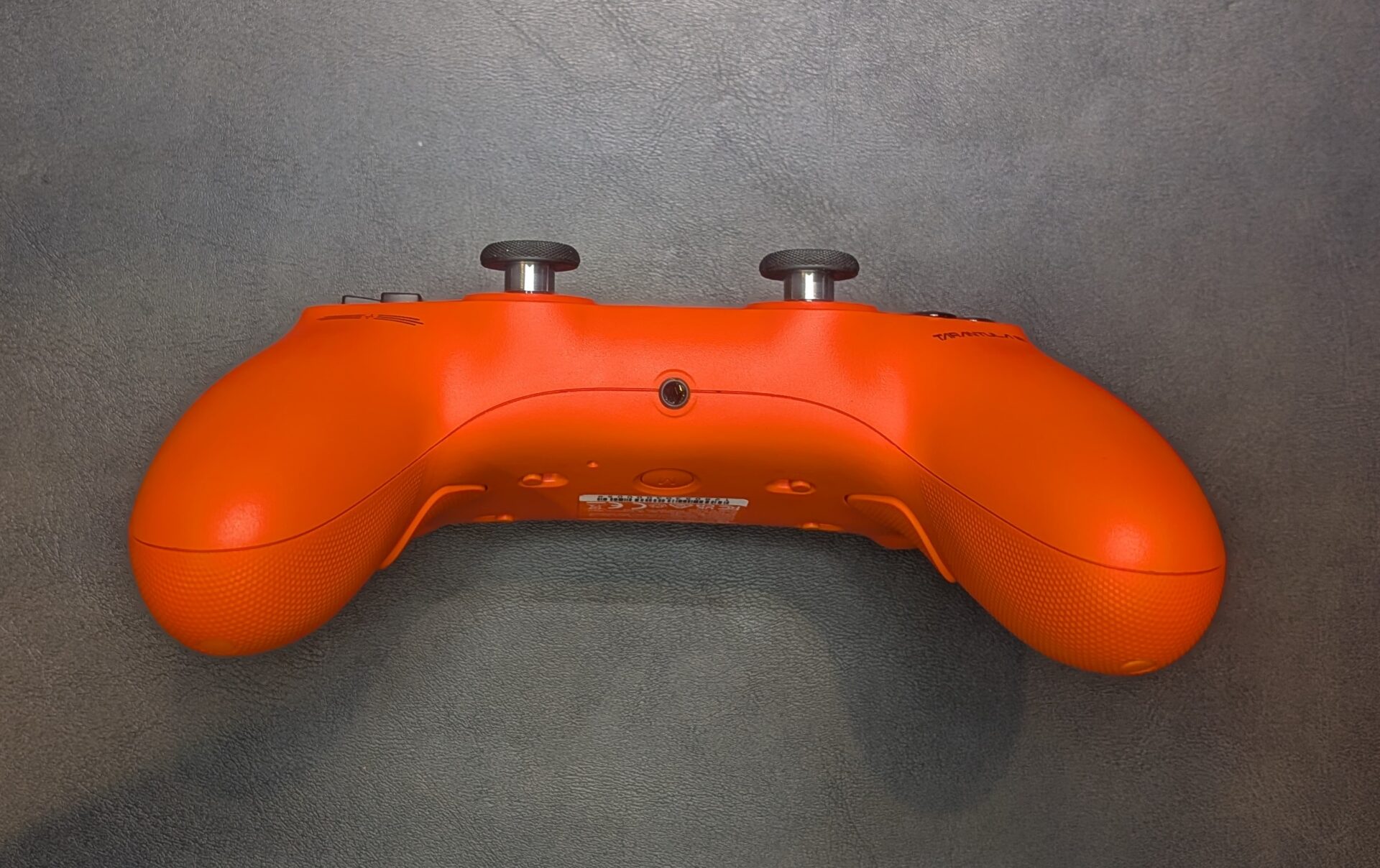 GameSir Tarantula 8K PC 下から見た図